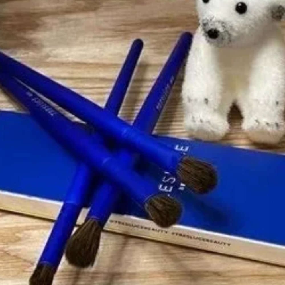 TRESLUCE BEAUTY By Becky G Like An Artista 4Pcs Brush Set - Picture 4 of 8